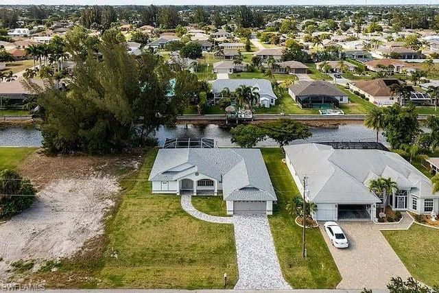 313 SE 23rd TER, Cape Coral, FL 33990