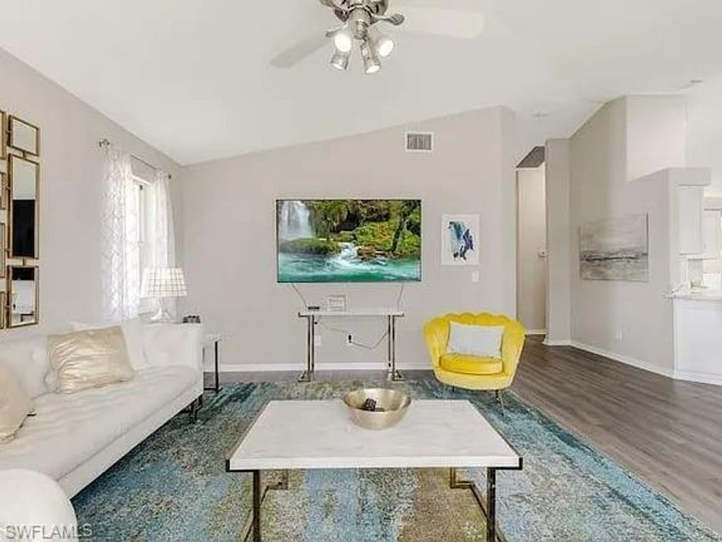 313 SE 23rd TER, Cape Coral, FL 33990