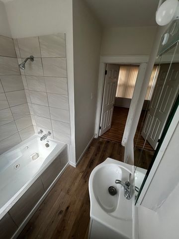 1041 W 104th Place, Chicago, IL 60643