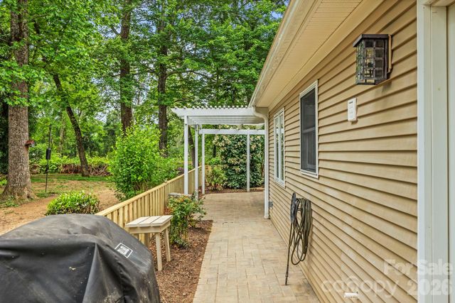 50 Beekeeper Trail, Swannanoa, NC 28778