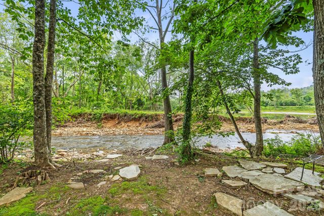 50 Beekeeper Trail, Swannanoa, NC 28778