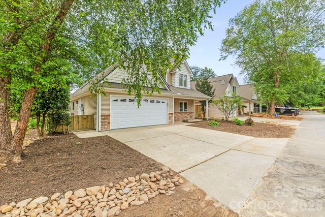 50 Beekeeper Trail, Swannanoa, NC 28778