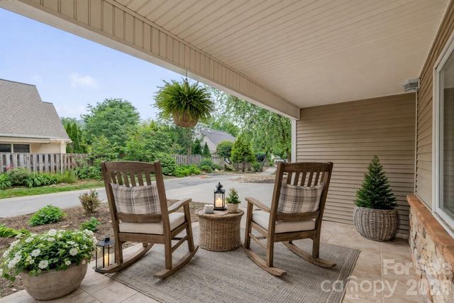 50 Beekeeper Trail, Swannanoa, NC 28778