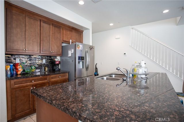 687 S Mandarin Lane, Rialto, CA 92376