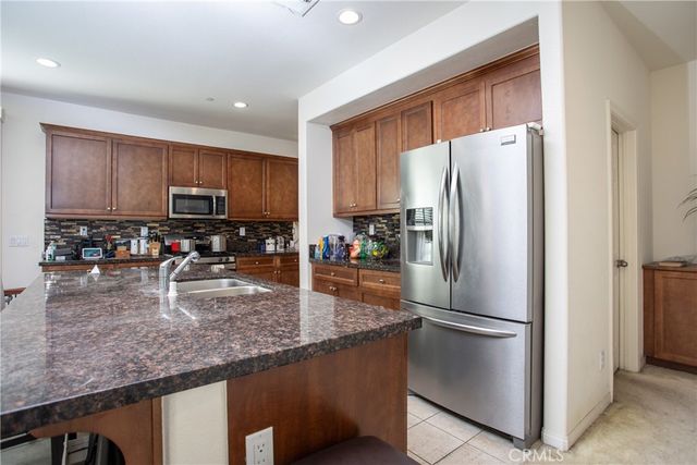 687 S Mandarin Lane, Rialto, CA 92376