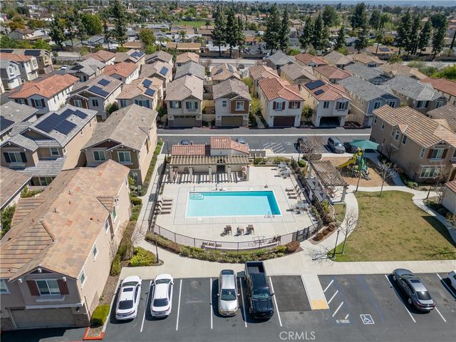 687 S Mandarin Lane, Rialto, CA 92376