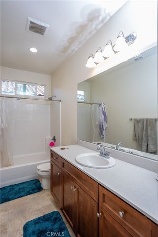 687 S Mandarin Lane, Rialto, CA 92376