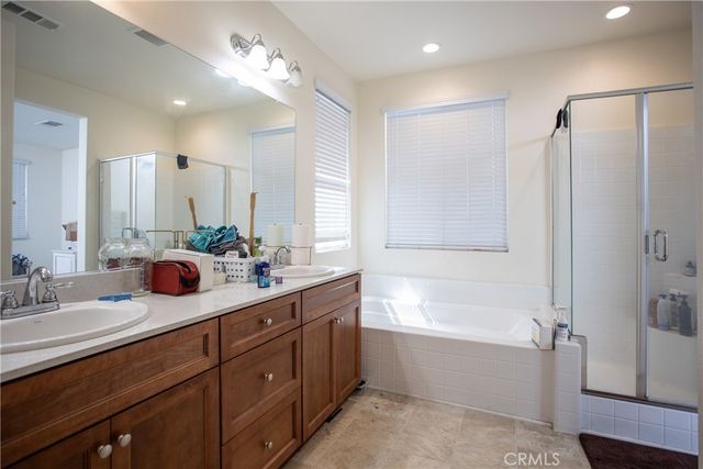 687 S Mandarin Lane, Rialto, CA 92376