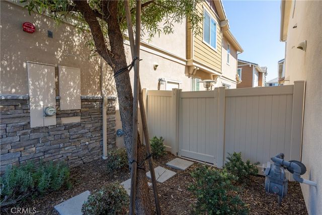 687 S Mandarin Lane, Rialto, CA 92376
