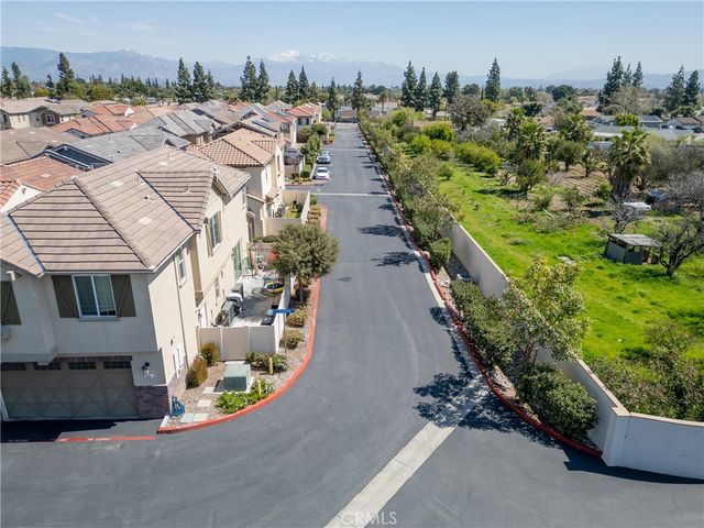 687 S Mandarin Lane, Rialto, CA 92376