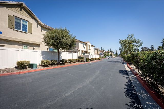 687 S Mandarin Lane, Rialto, CA 92376