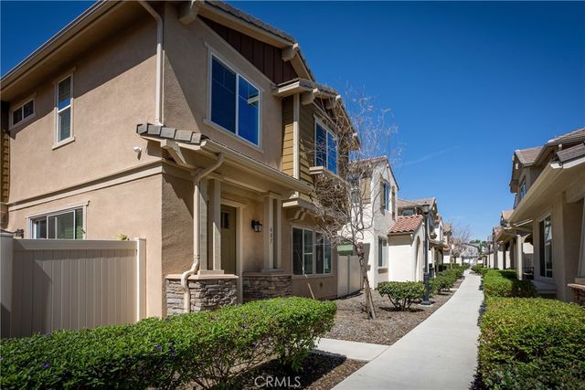 687 S Mandarin Lane, Rialto, CA 92376