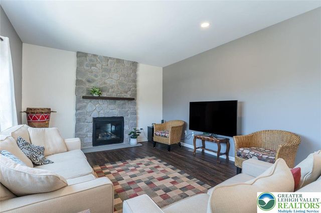 1034 Lisa Lane, Palmer Twp, PA 18045