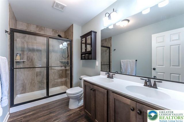 1034 Lisa Lane, Palmer Twp, PA 18045