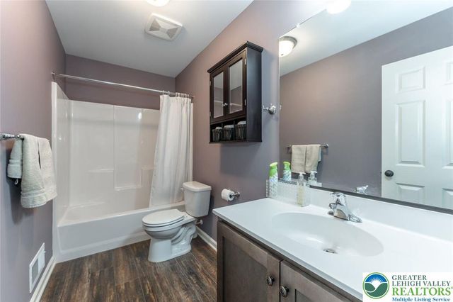 1034 Lisa Lane, Palmer Twp, PA 18045