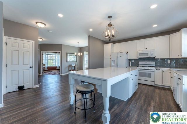 1034 Lisa Lane, Palmer Twp, PA 18045