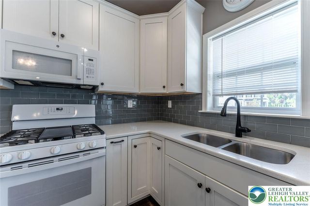 1034 Lisa Lane, Palmer Twp, PA 18045