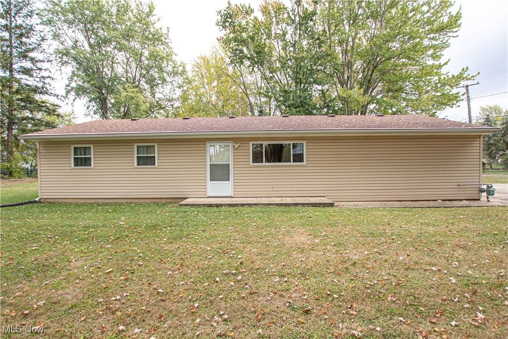 706 S Abbe Road N, Elyria, OH 44035