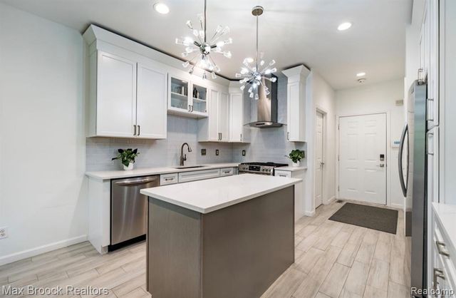 4344 Gateway Circle, West Bloomfield, MI 48322