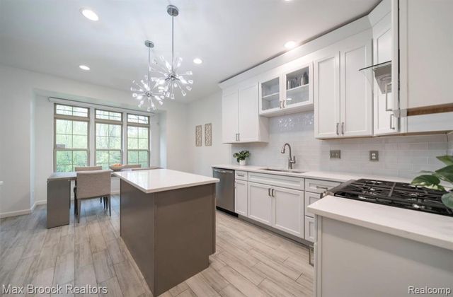 4344 Gateway Circle, West Bloomfield, MI 48322