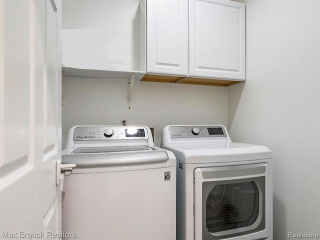 4344 Gateway Circle, West Bloomfield, MI 48322