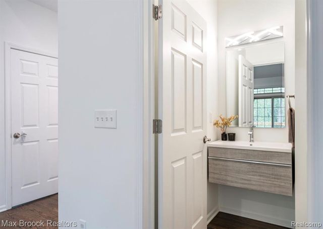 4344 Gateway Circle, West Bloomfield, MI 48322