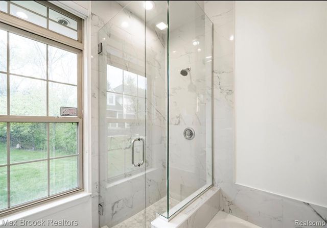 4344 Gateway Circle, West Bloomfield, MI 48322