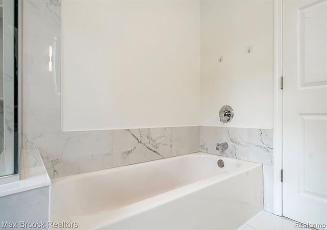 4344 Gateway Circle, West Bloomfield, MI 48322