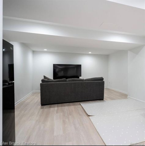 4344 Gateway Circle, West Bloomfield, MI 48322