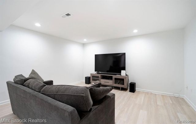 4344 Gateway Circle, West Bloomfield, MI 48322
