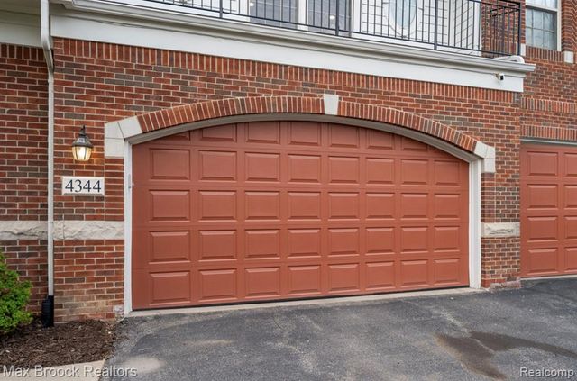 4344 Gateway Circle, West Bloomfield, MI 48322