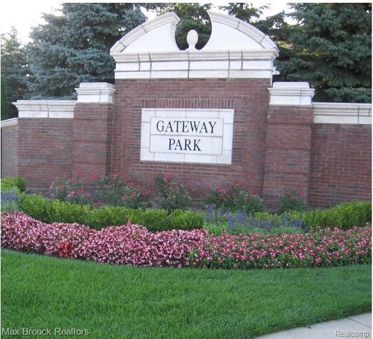 4344 Gateway Circle, West Bloomfield, MI 48322