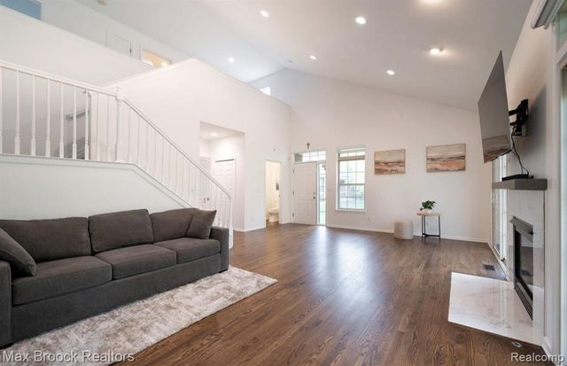 4344 Gateway Circle, West Bloomfield, MI 48322