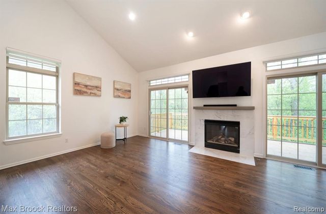 4344 Gateway Circle, West Bloomfield, MI 48322
