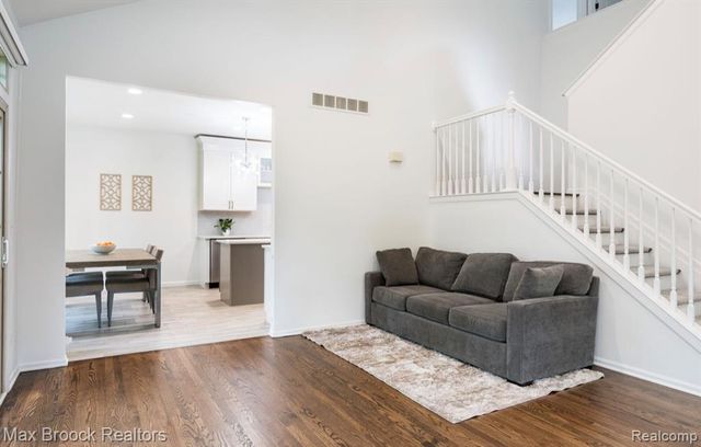 4344 Gateway Circle, West Bloomfield, MI 48322