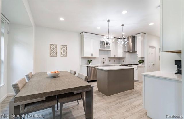 4344 Gateway Circle, West Bloomfield, MI 48322