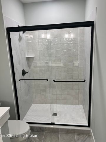 8220 Cedar Crest Ln, Louisville, KY 40291