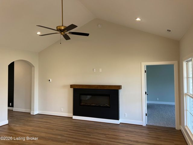 8220 Cedar Crest Ln, Louisville, KY 40291