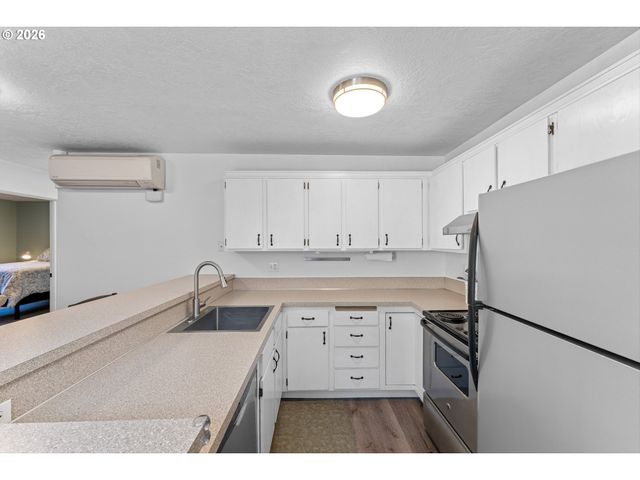28740 Sw PARKWAY Ave c1, Wilsonville, OR 97070