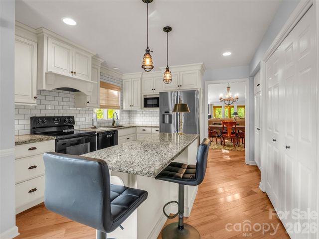 102 White Oak Drive, Hendersonville, NC 28791