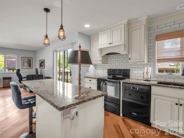 102 White Oak Drive, Hendersonville, NC 28791