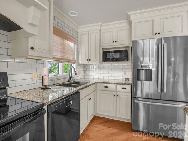 102 White Oak Drive, Hendersonville, NC 28791