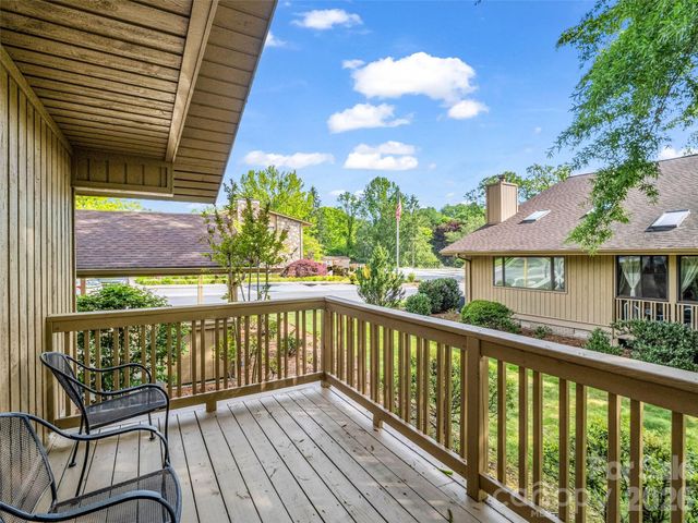 102 White Oak Drive, Hendersonville, NC 28791