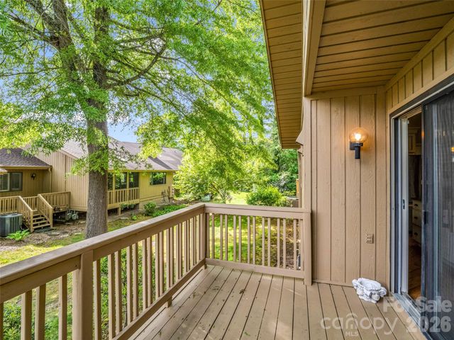 102 White Oak Drive, Hendersonville, NC 28791