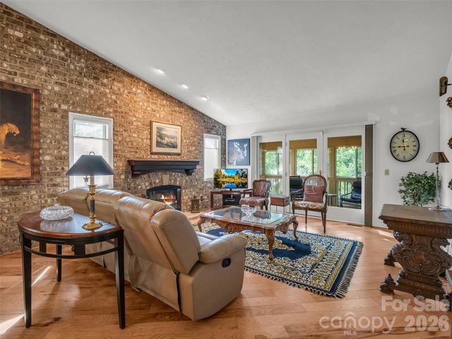 102 White Oak Drive, Hendersonville, NC 28791