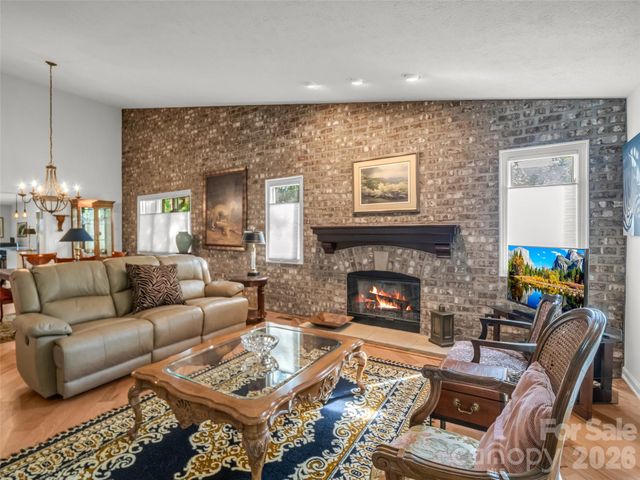 102 White Oak Drive, Hendersonville, NC 28791