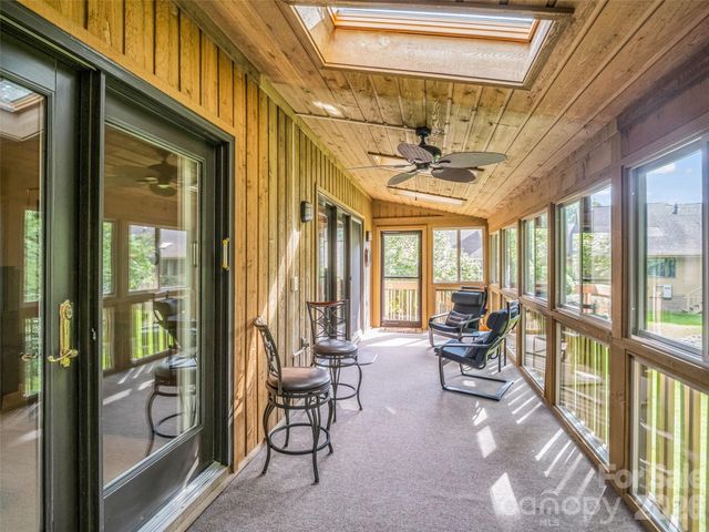 102 White Oak Drive, Hendersonville, NC 28791