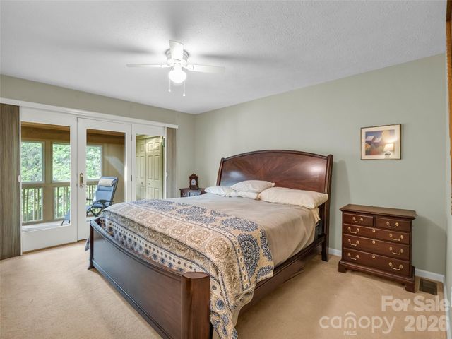 102 White Oak Drive, Hendersonville, NC 28791