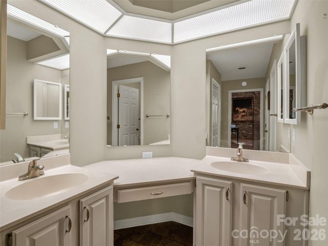 102 White Oak Drive, Hendersonville, NC 28791
