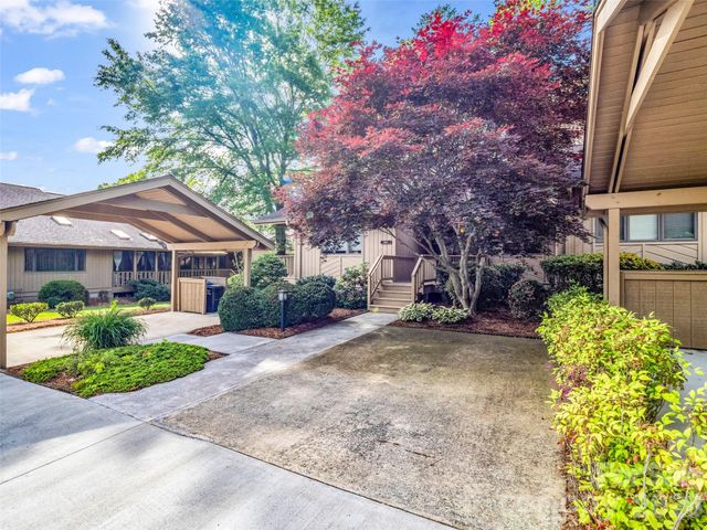 102 White Oak Drive, Hendersonville, NC 28791